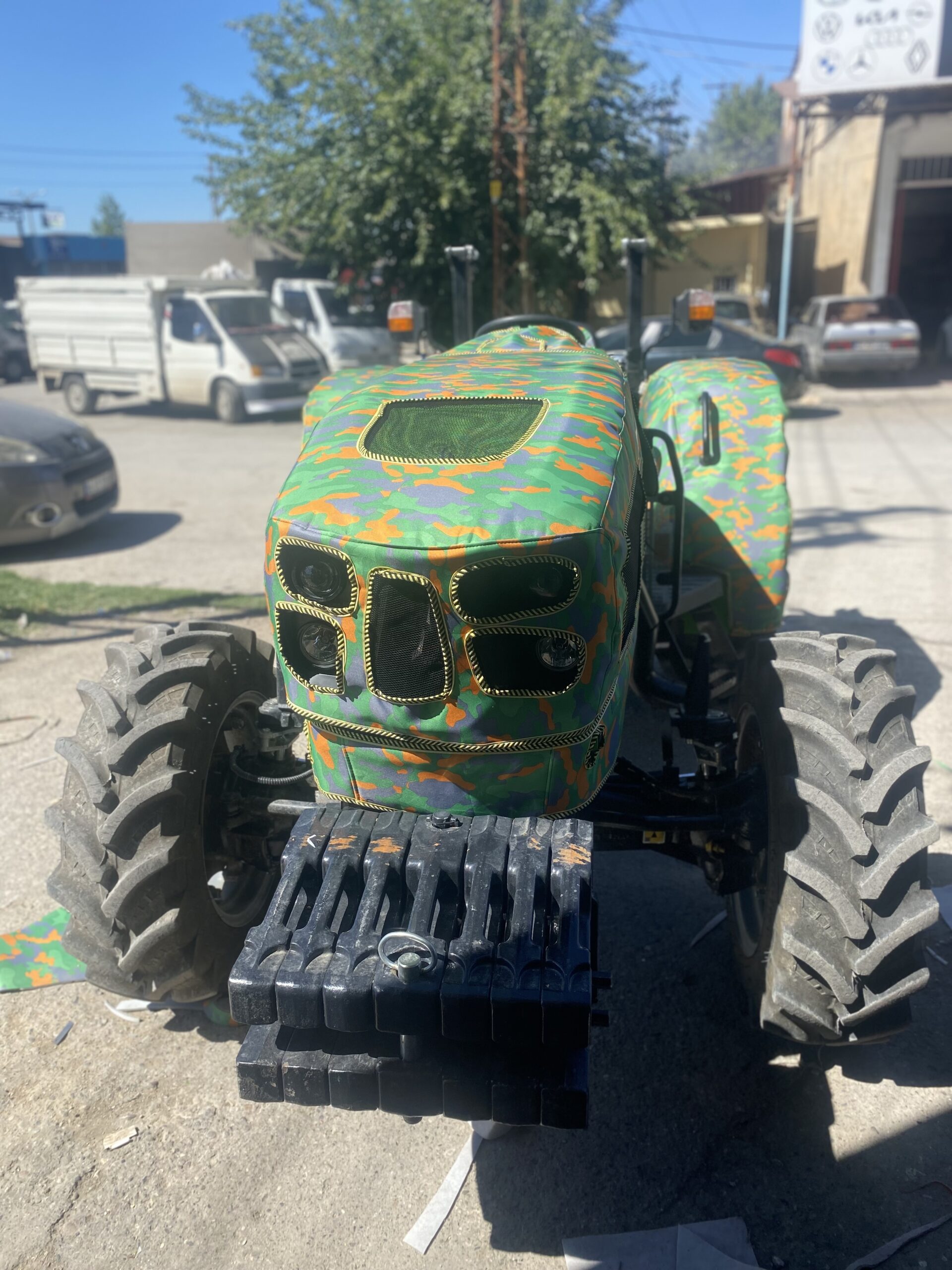 Deutz FAHR EF SERİSİ TRAKTÖR KILIFI